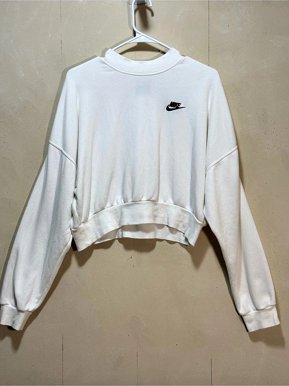 Nike Sportswear White Crop Pullover Sweatshirt Women’s Sz M Embroidered Swoosh